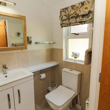 Bowness 66 * Windermere